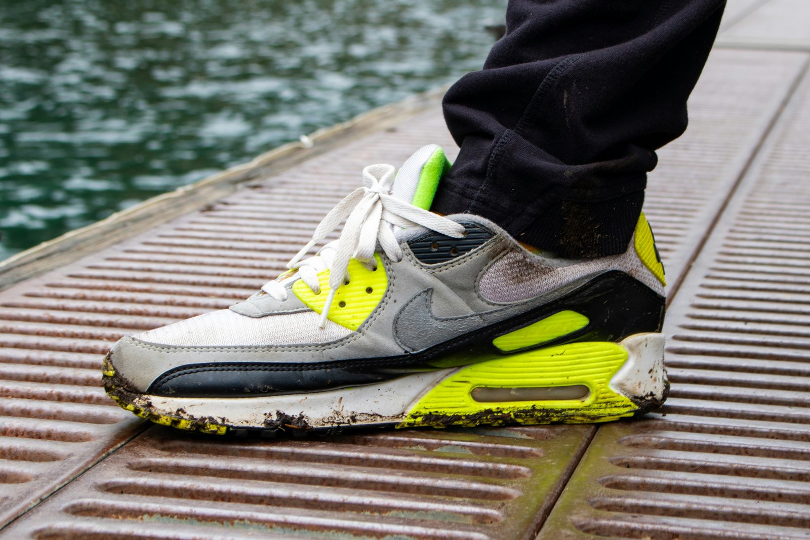 Turnschuhe vor dem Waschgang